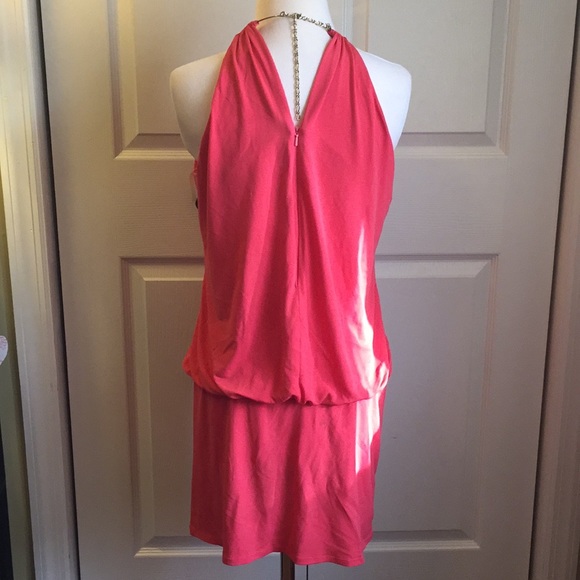 Cache boho pink cocktail dress with gold necklace - Picture 4 of 5